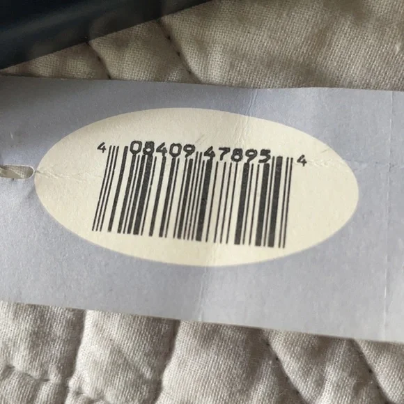 NWT Minnie Through the Years 1928-1997 limited edition - Picture 5 of 5